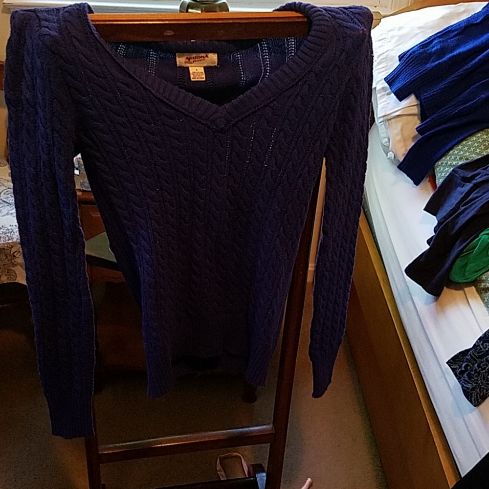 V neck sweater